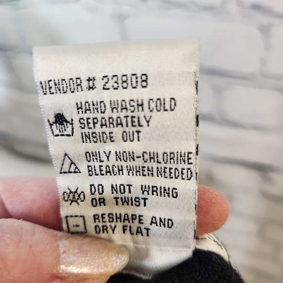 Victoria Jones Women’s  Vintage Black Sweater with Beaded Trim Size Medium - Picture 5 of 15